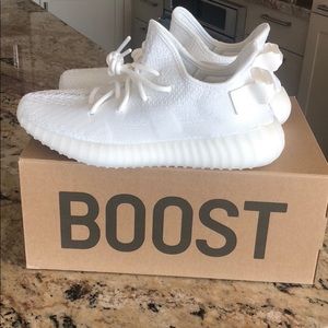 SOLD! 🚨Authentic white yeezy 350 boost.